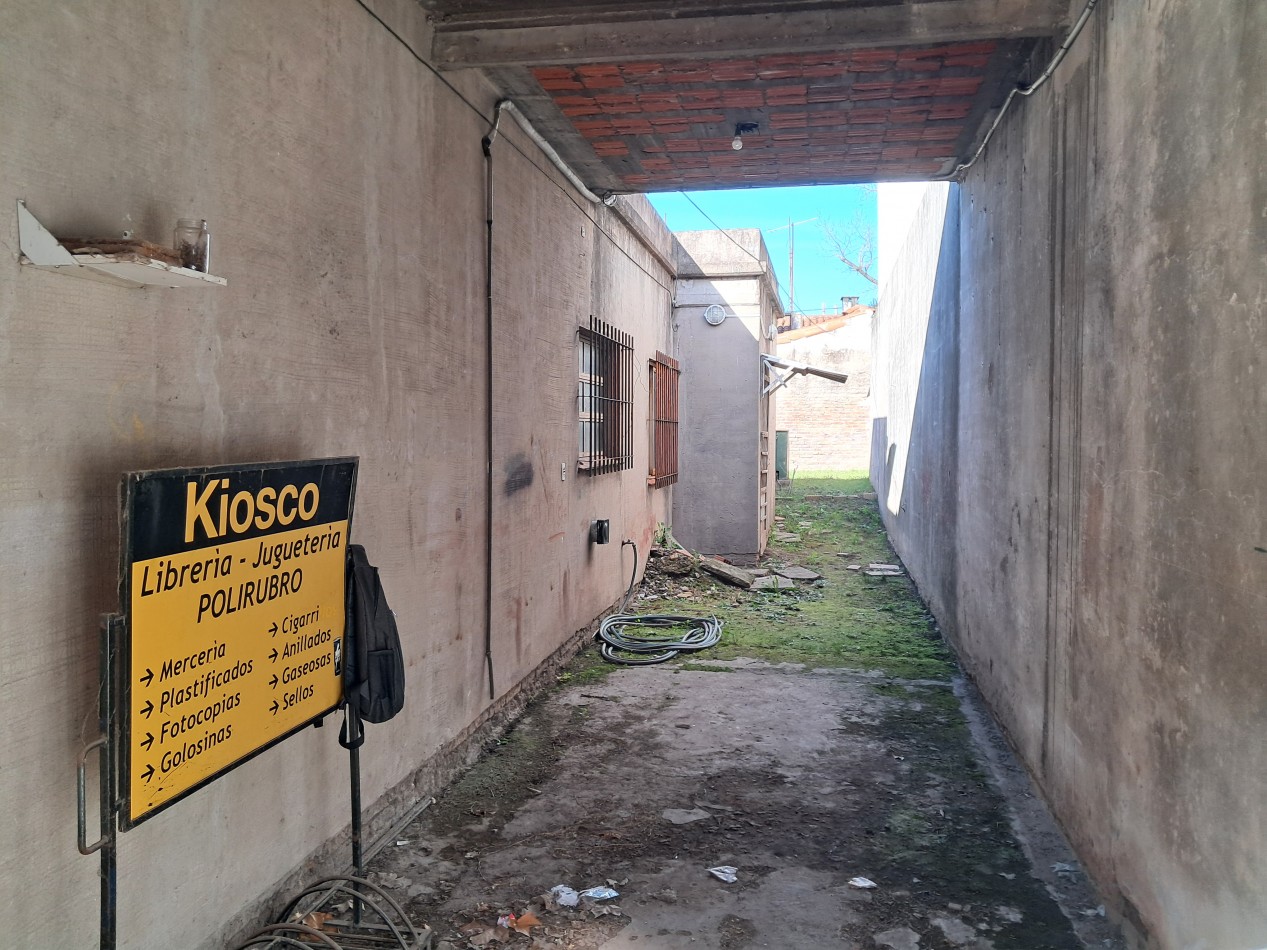 LOCAL COMERCIAL "SANTA TERESITA", HISTORICO EN LA ZONA, MAS CASA, MAS COCHERA, LOTE LIBRE.