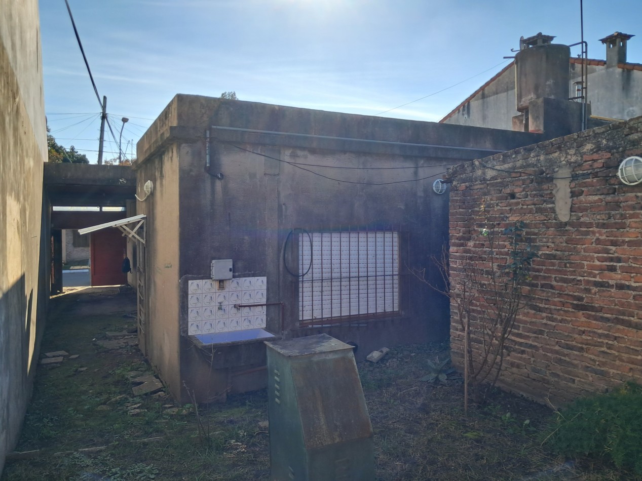 LOCAL COMERCIAL "SANTA TERESITA", HISTORICO EN LA ZONA, MAS CASA, MAS COCHERA, LOTE LIBRE.