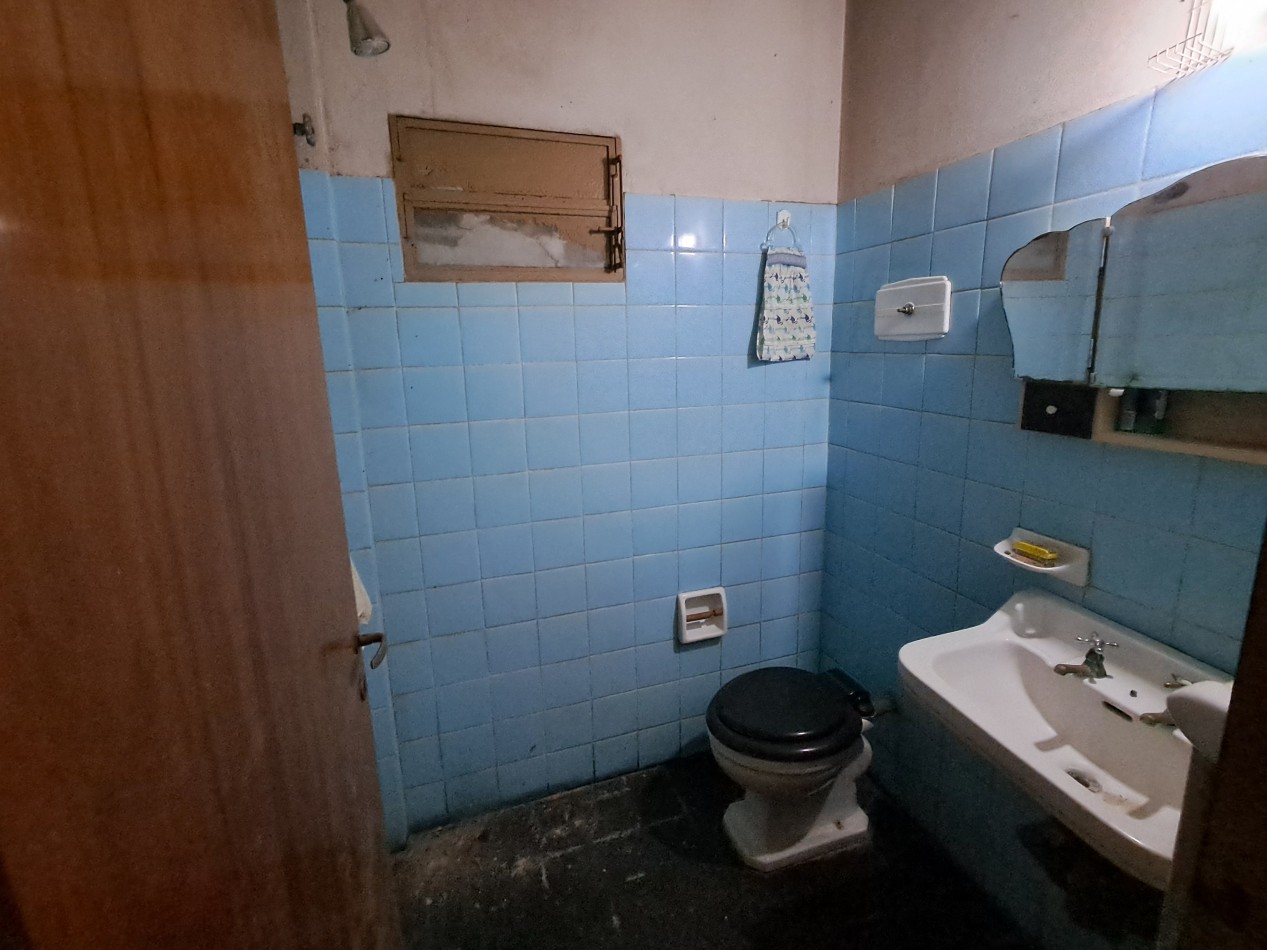 LOCAL COMERCIAL "SANTA TERESITA", HISTORICO EN LA ZONA, MAS CASA, MAS COCHERA, LOTE LIBRE.