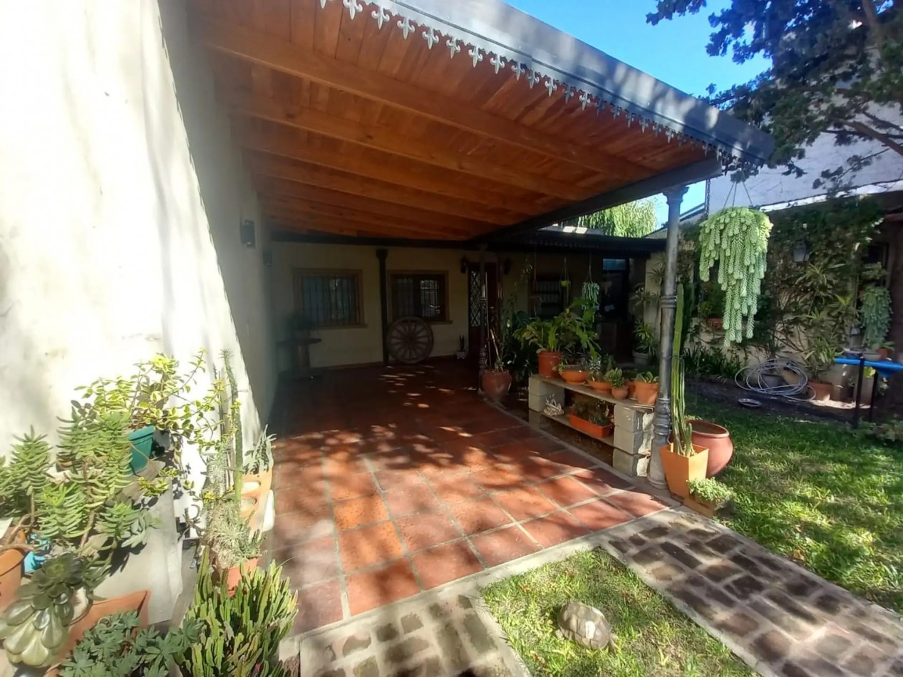 CASA CON PARQUE, Y CALIDOS AMBIENTES