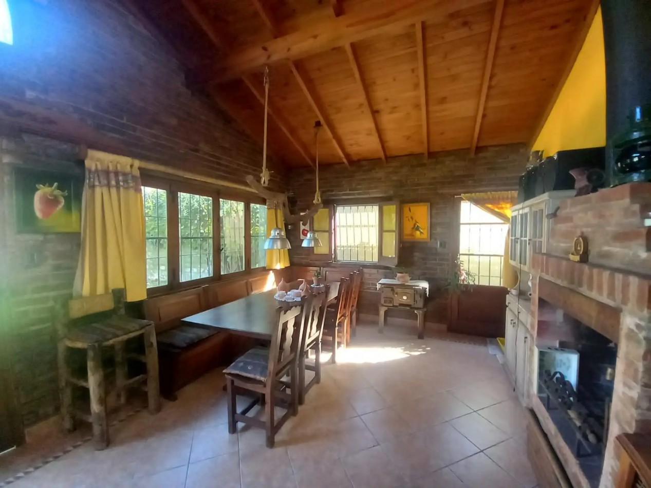 CASA CON PARQUE, Y CALIDOS AMBIENTES