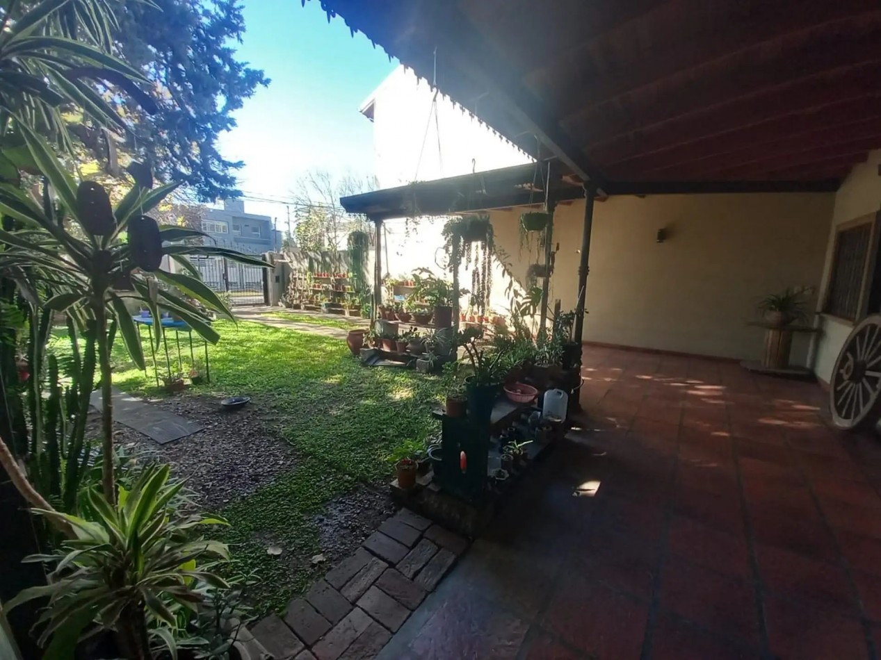 CASA CON PARQUE, Y CALIDOS AMBIENTES