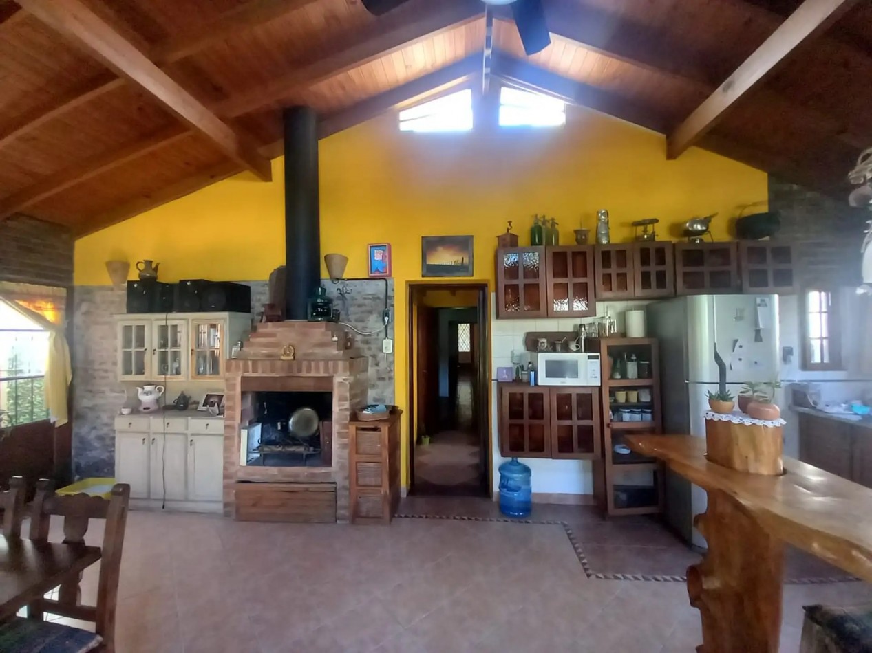 CASA CON PARQUE, Y CALIDOS AMBIENTES