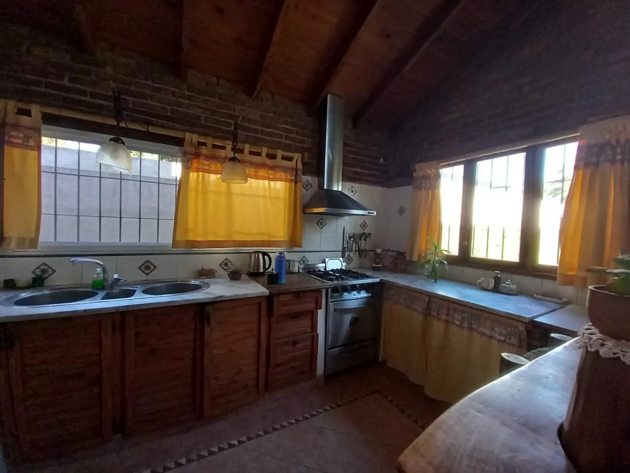 CASA CON PARQUE, Y CALIDOS AMBIENTES