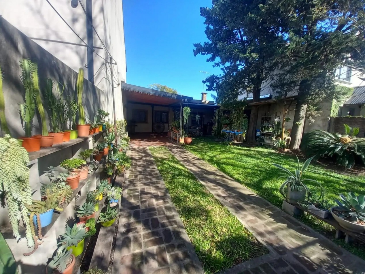 CASA CON PARQUE, Y CALIDOS AMBIENTES