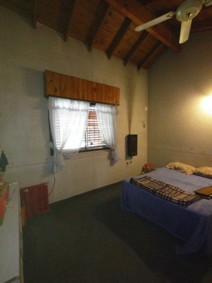 Casa robusta de 5 dormitorios y parque