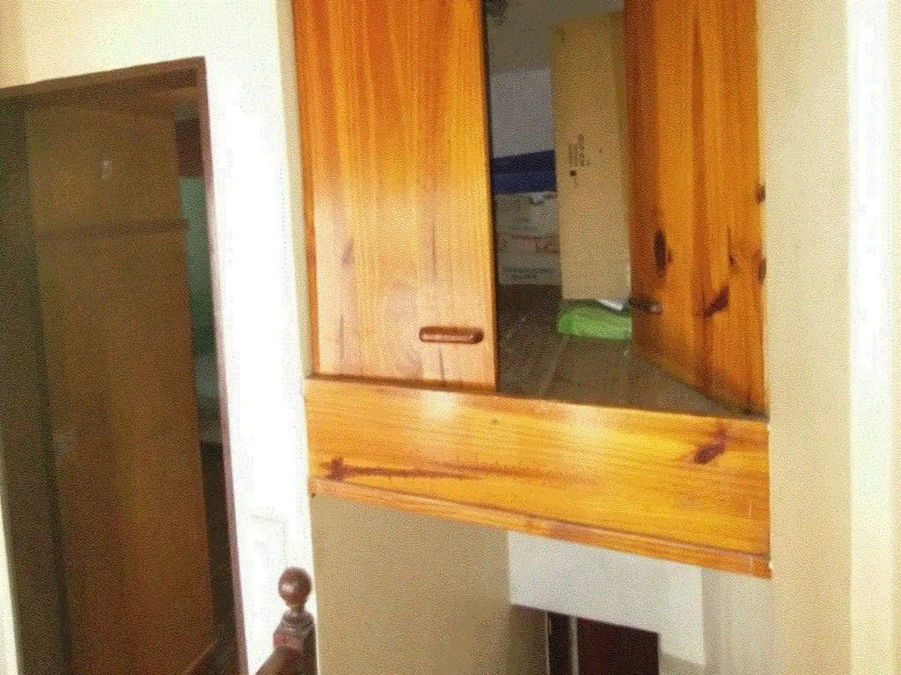 Casa robusta de 5 dormitorios y parque