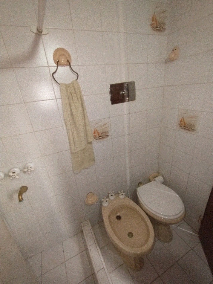 Casa robusta de 5 dormitorios y parque