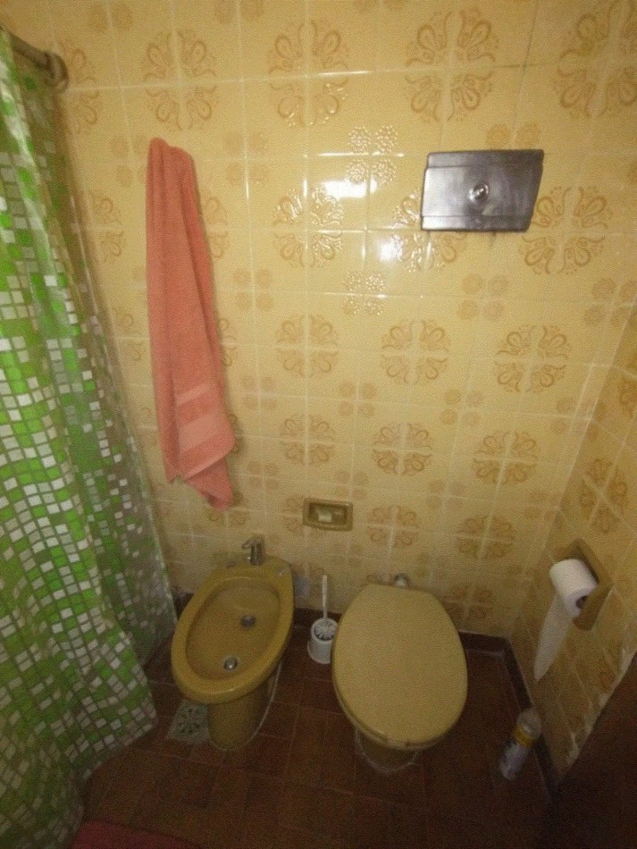 Casa robusta de 5 dormitorios y parque