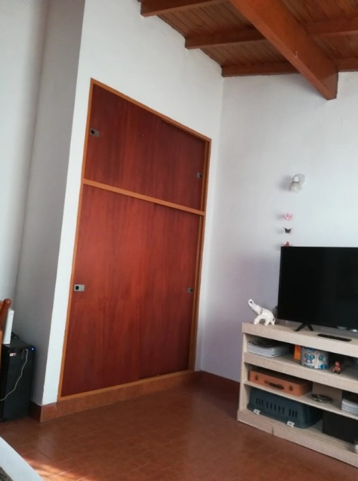 CASA AMERICANA CON LOTE BIEN UBICADA