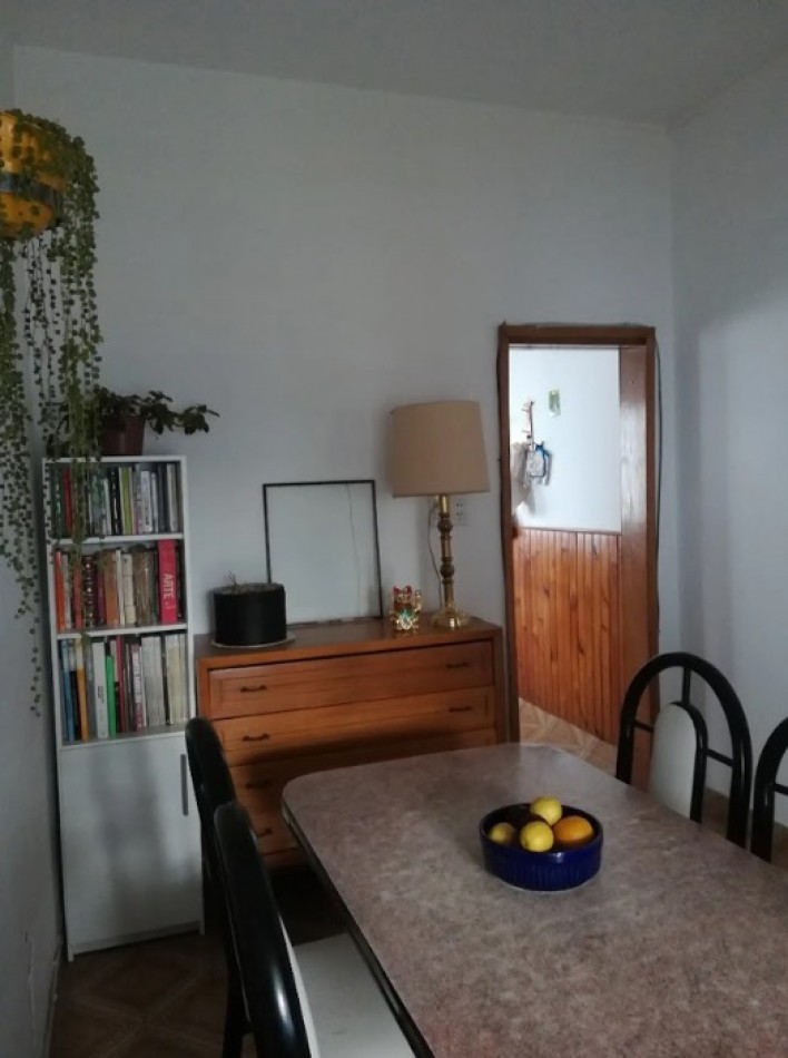 CASA AMERICANA CON LOTE BIEN UBICADA