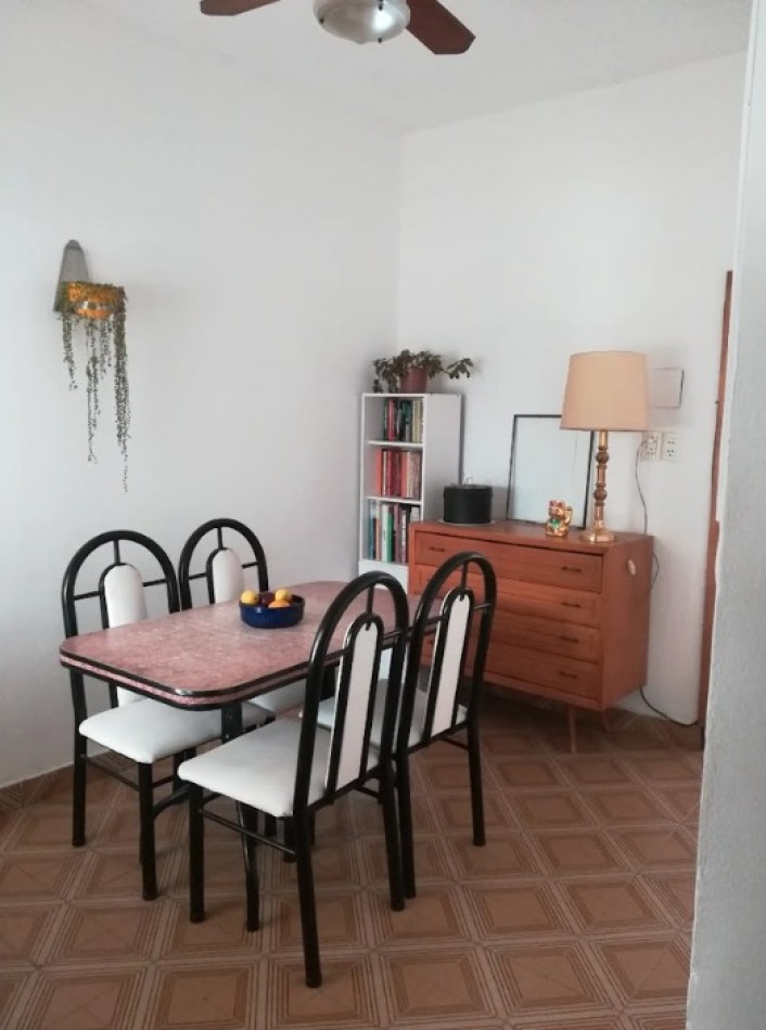 CASA AMERICANA CON LOTE BIEN UBICADA