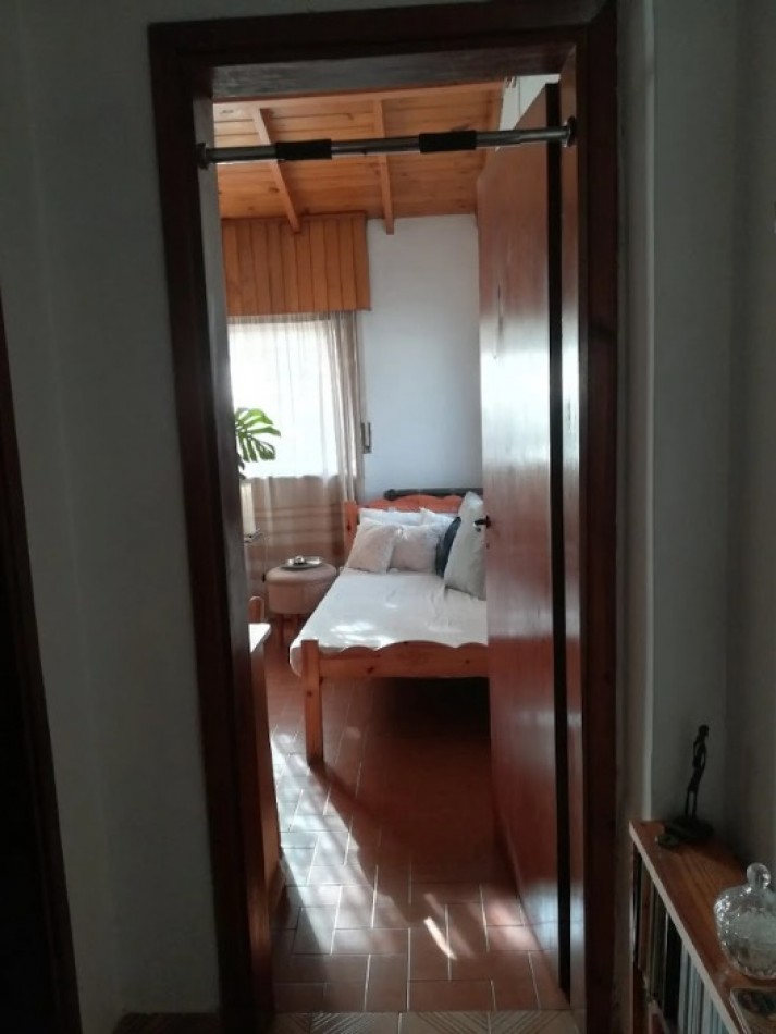 CASA AMERICANA CON LOTE BIEN UBICADA