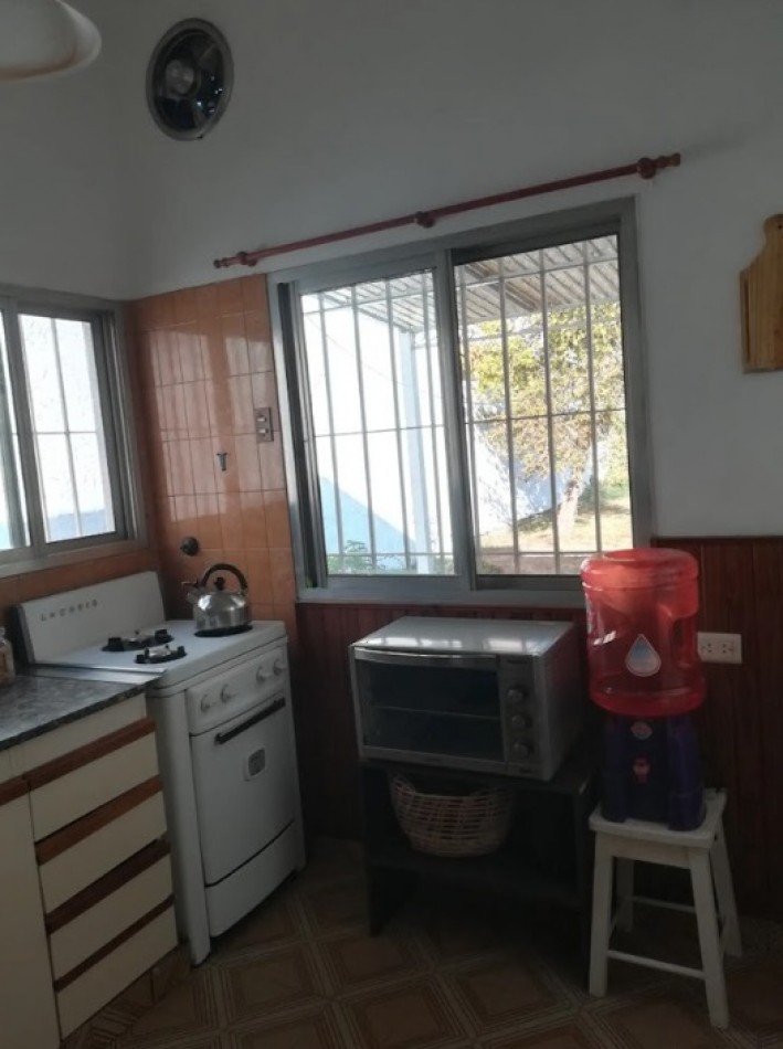 CASA AMERICANA CON LOTE BIEN UBICADA