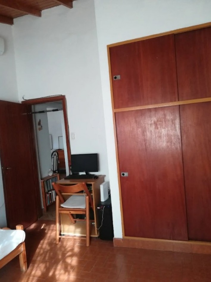 CASA AMERICANA CON LOTE BIEN UBICADA