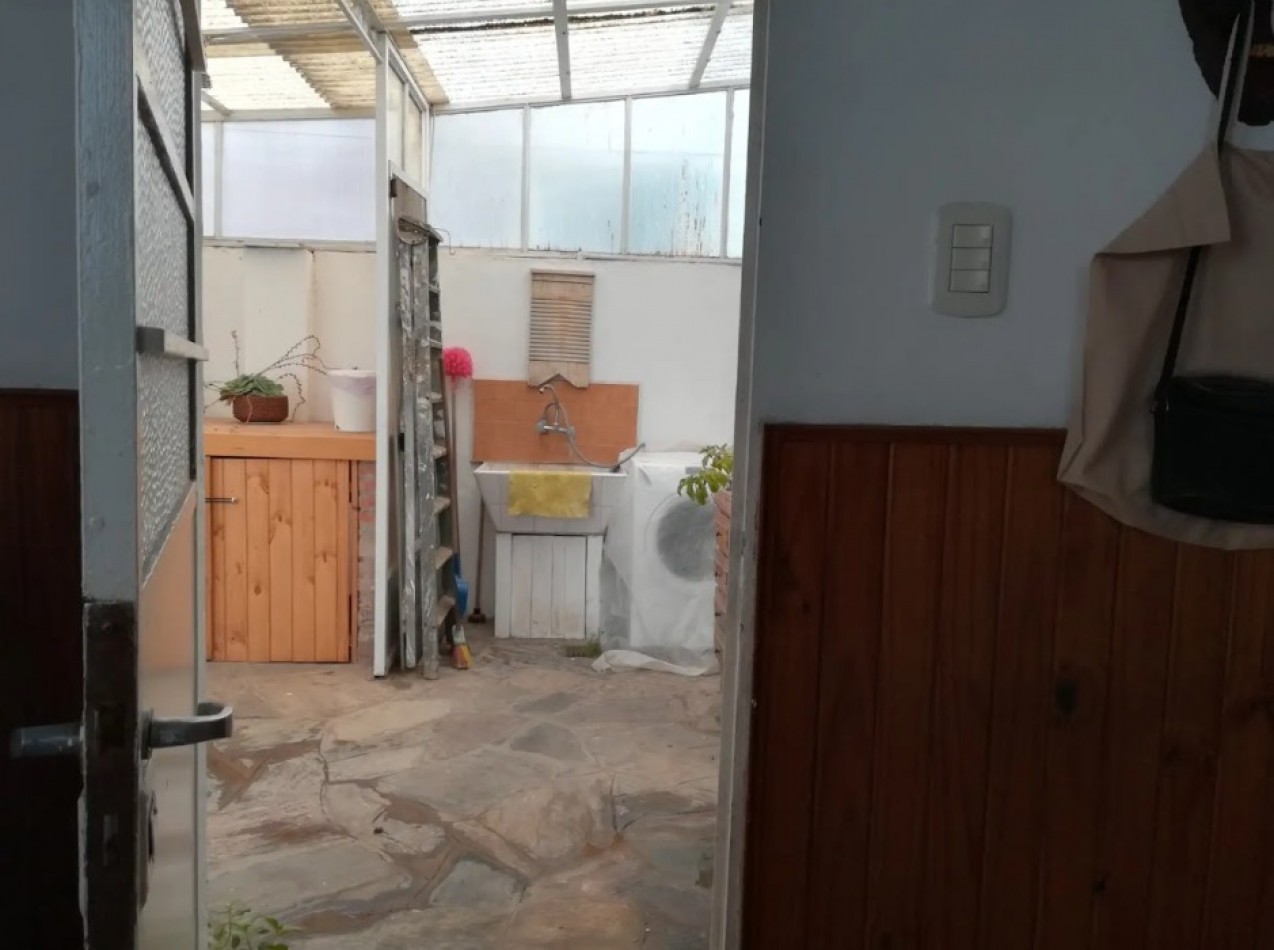 CASA AMERICANA CON LOTE BIEN UBICADA
