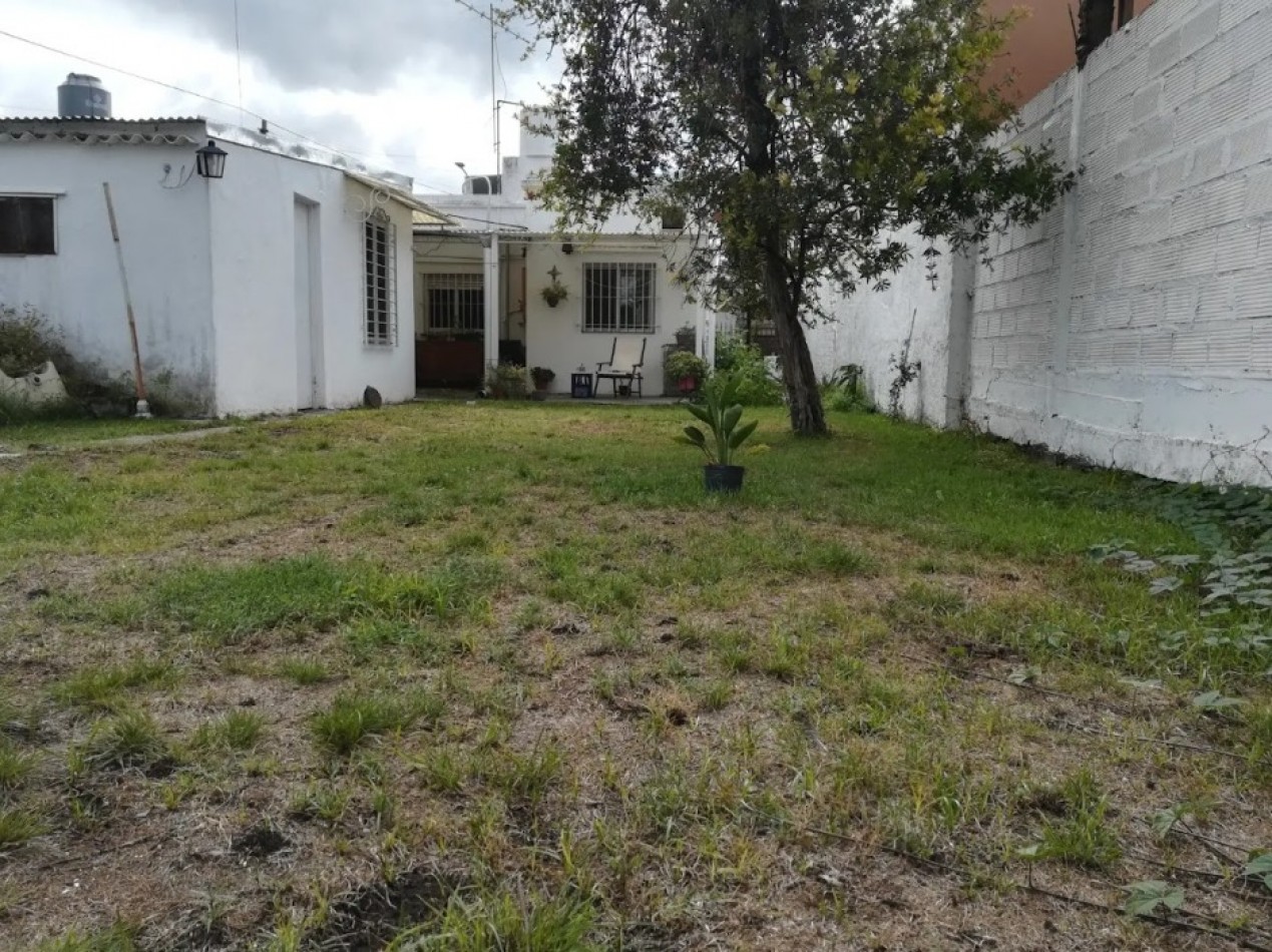 CASA AMERICANA CON LOTE BIEN UBICADA