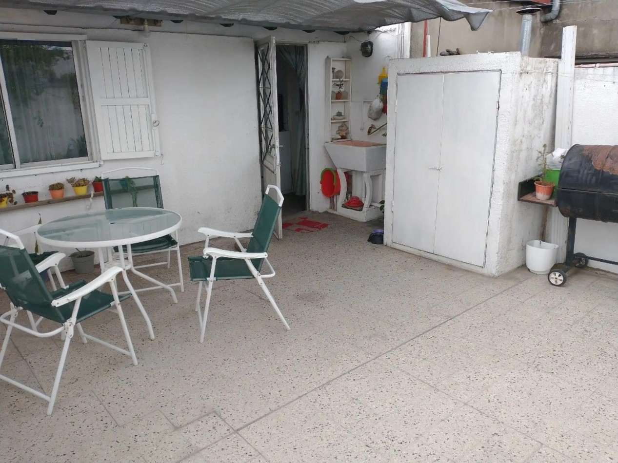 Departamento amplio con balcon al frente