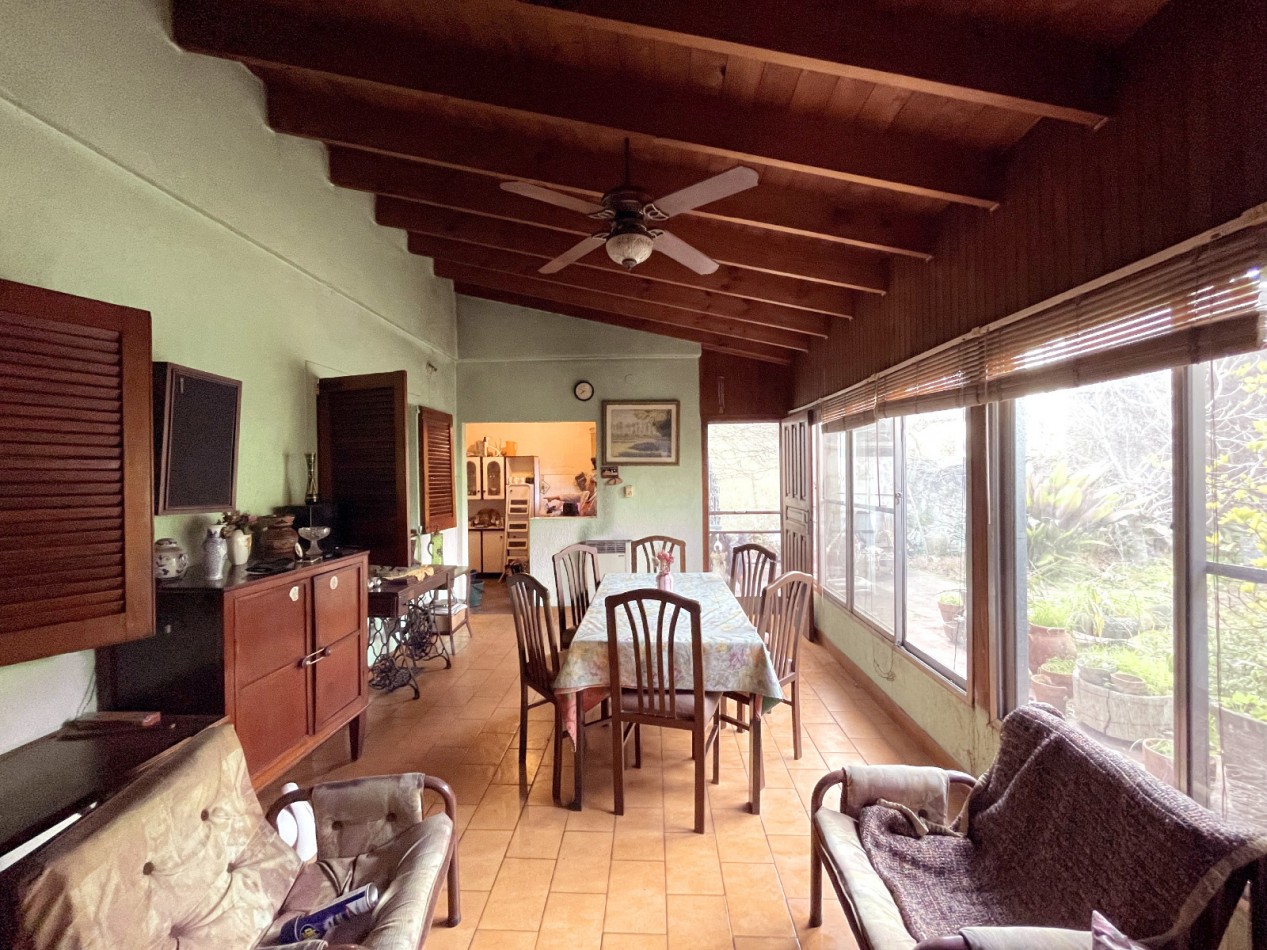 CASA CON PARQUE