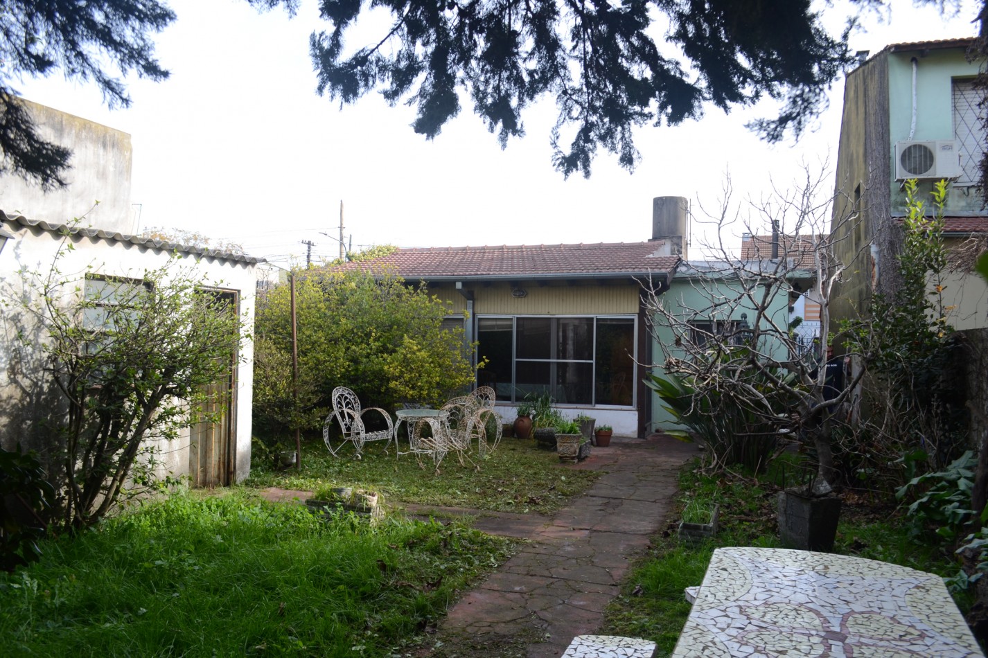 CASA CON PARQUE