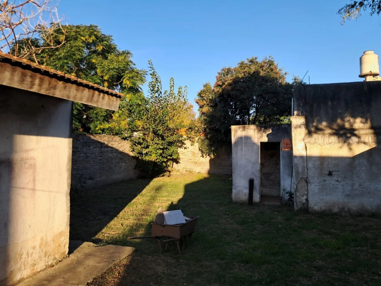 CASA CON LOTE, BUENA UBICACION