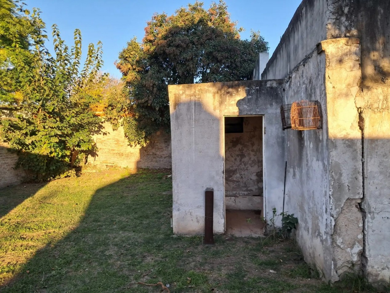 CASA CON LOTE, BUENA UBICACION