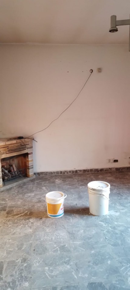 Casa amplia con piscina y bien ubicada