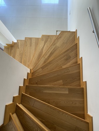 Triplex amoblado en condominio Hurlingham