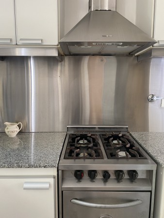 Triplex amoblado en condominio Hurlingham