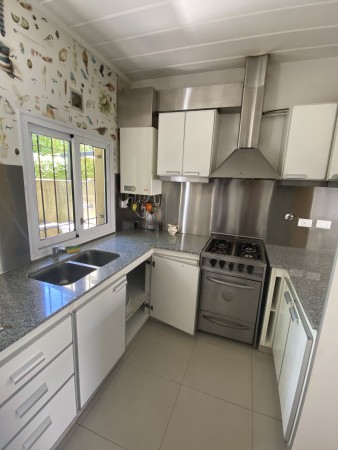 Triplex amoblado en condominio Hurlingham