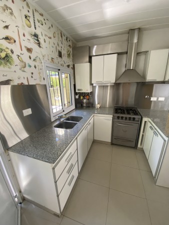 Triplex amoblado en condominio Hurlingham
