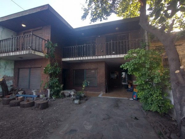 Casa a refaccionar o LOTE sobre Av. Roca Hurlingham