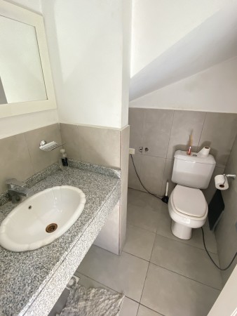 Triplex amoblado en condominio Hurlingham