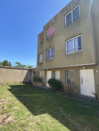 Triplex amoblado en condominio Hurlingham
