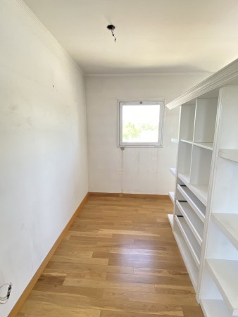 Triplex amoblado en condominio Hurlingham