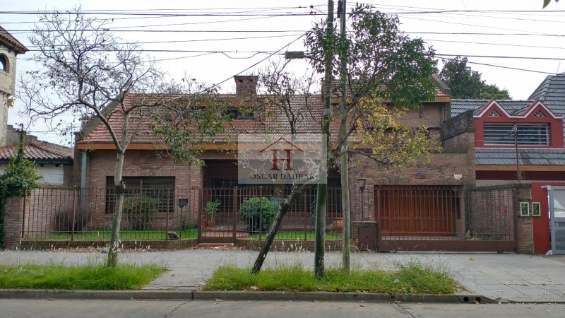 Chalet en venta sobre calle Santa Ana, Villa Club, Hurlingham