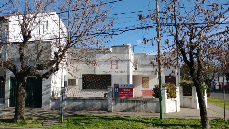 Casa en venta frente a la plaza de Villa Club