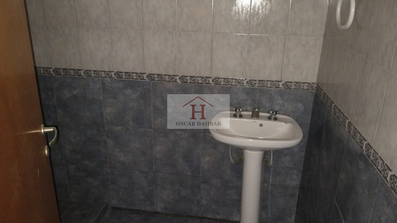 Casa con lote libre y dependencia