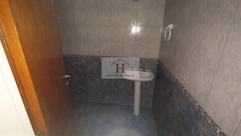 Casa con lote libre y dependencia