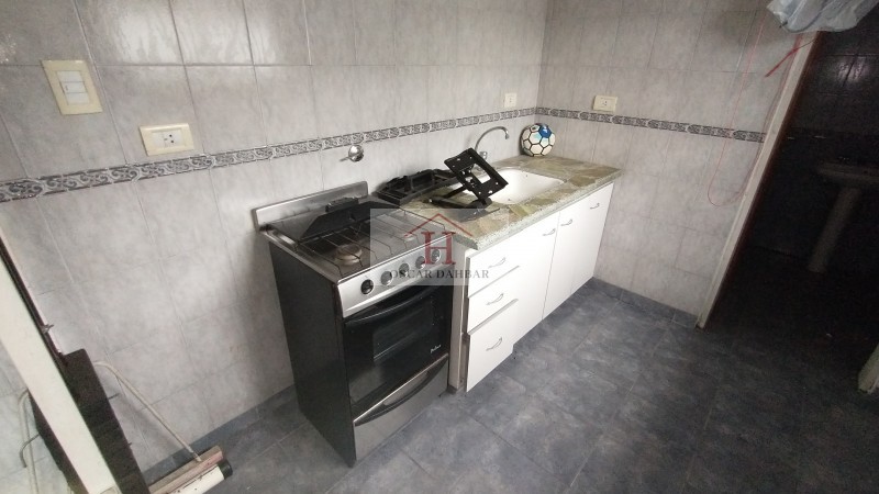 Casa con lote libre y dependencia