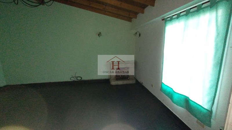 Casa con lote libre y dependencia