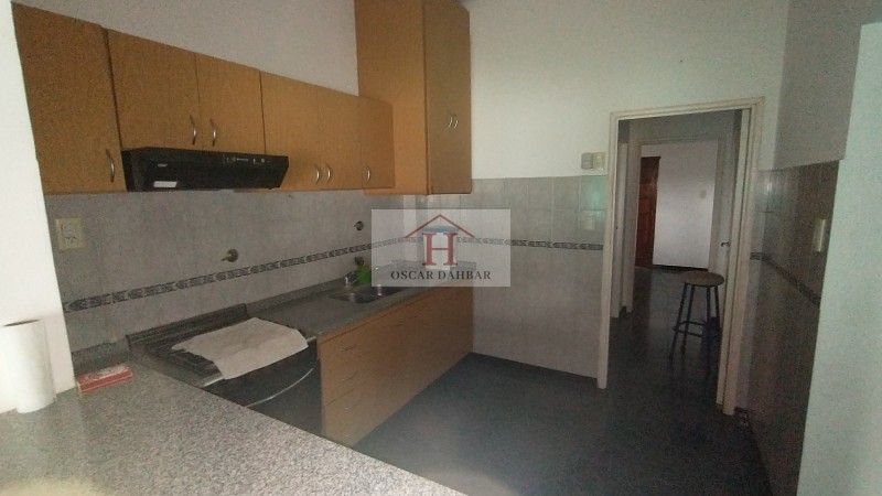 Casa con lote libre y dependencia