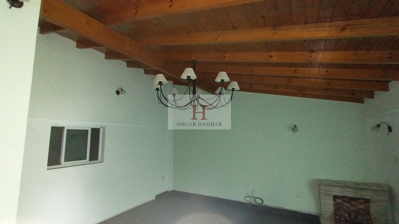 Casa con lote libre y dependencia