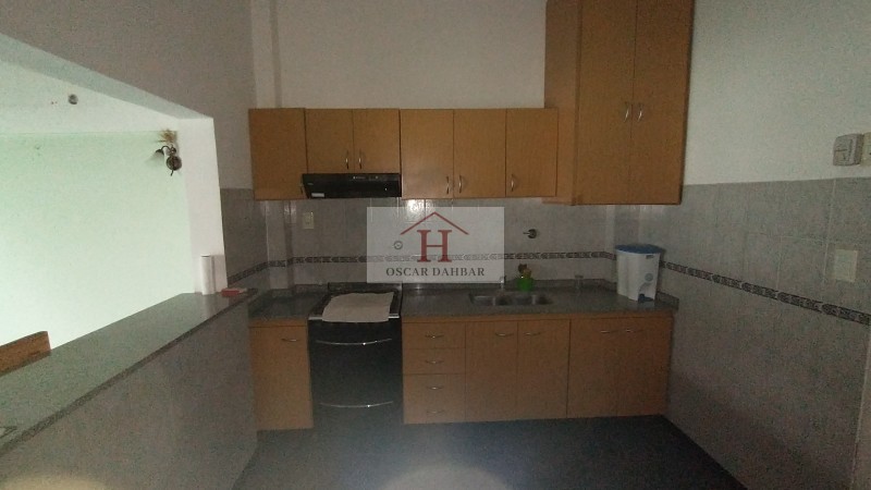 Casa con lote libre y dependencia