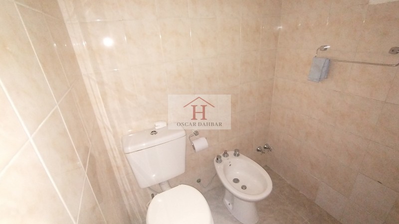 Casa con lote libre y dependencia