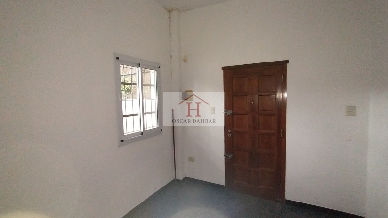Casa con lote libre y dependencia