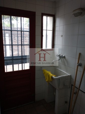 Casa en PH amplia superficie y buen diseño