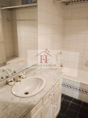 Casa en PH amplia superficie y buen diseño