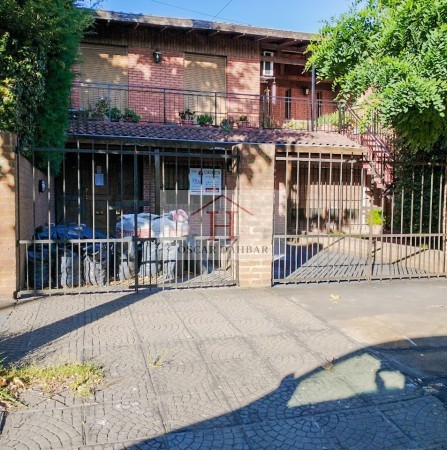 Casa en PH amplia superficie y buen diseño