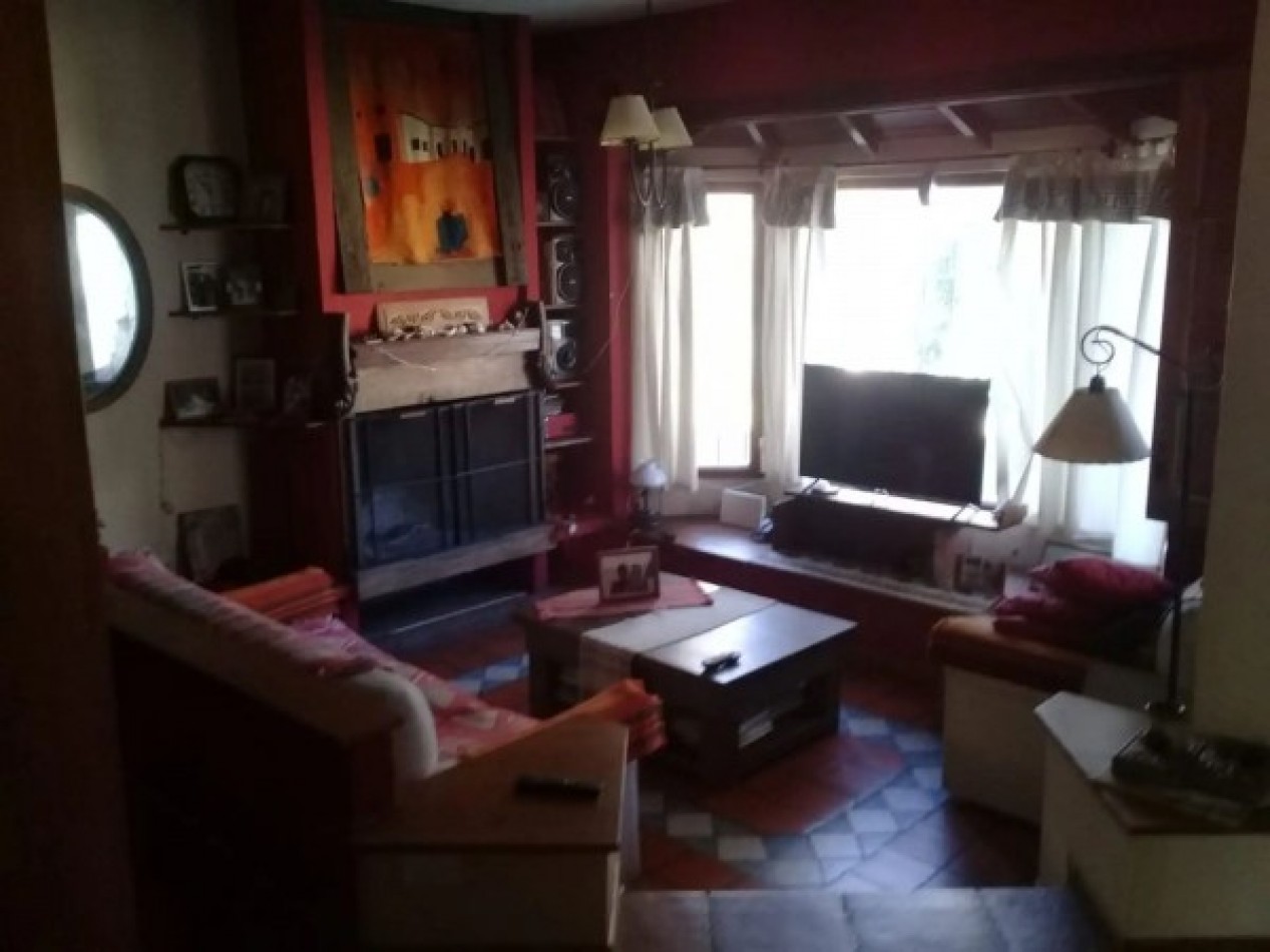 Casa con gran parque y piscina.